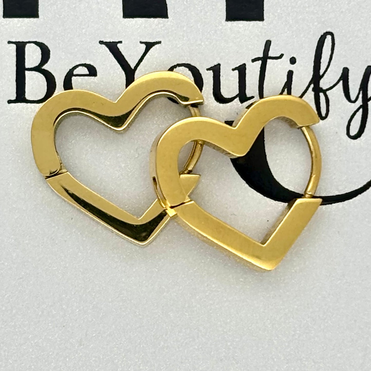 Heart hoop earrings in Silver or Gold tone. Stainless steel hypoallergenic E14