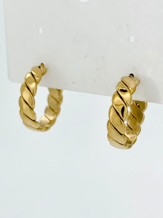 Twist hoop earrings